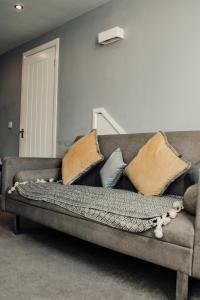 Dealhouse-Apartments 5 Image 2