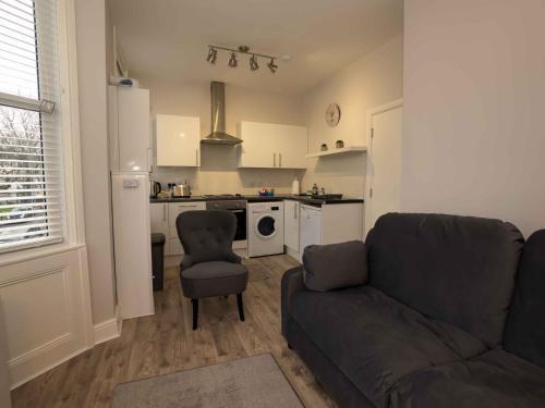 Pass the Keys Newly Renovated 2 Bedroom Apartment and Free Parking Image 2