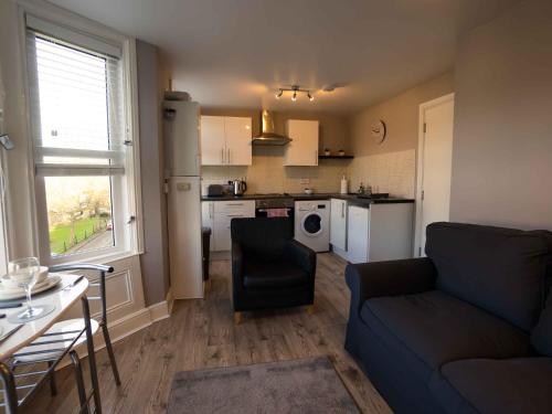 Pass the Keys Newly Renovated 2 Bedroom Apartment and Free Parking Image 8