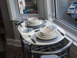 Pass the Keys Newly Renovated 2 Bedroom Apartment and Free Parking Image 9