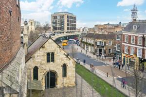 The Shambles Suites in the centre of the city Image 3