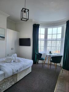 SeaView ground floor flat fast WiFi & FREE PARKING Image 2