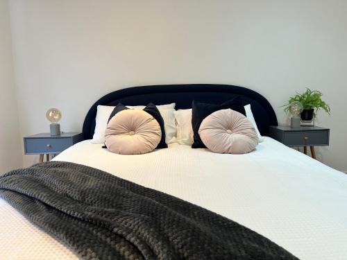 Valee living, Dewsbury One Bedroom, Leeds Image 1