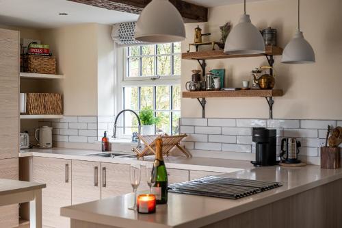 Stunning Country Cottage Image 1