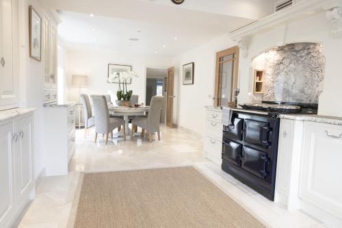 Roundhill Estate Image 1