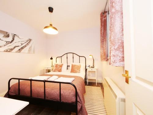 The Holgate Snug Image 5