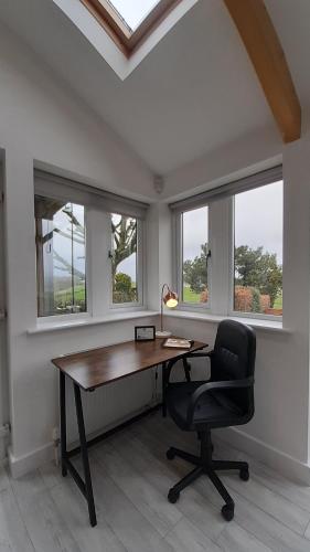 Lane End Cottage Holmfirth Double & Twin Ensuites Image 1
