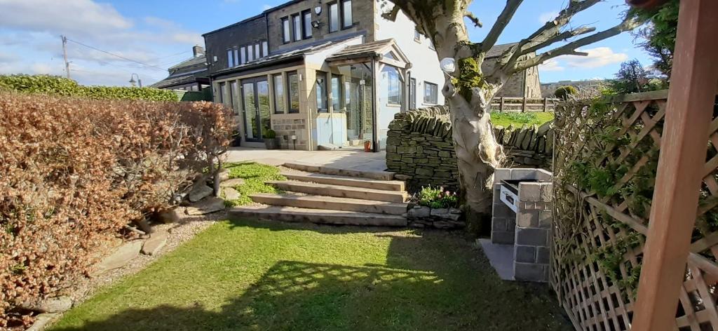 Lane End Cottage Holmfirth Double & Twin Ensuites Image 3