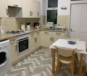 Seawards 2 bedroomed Seafront Filey Image 3