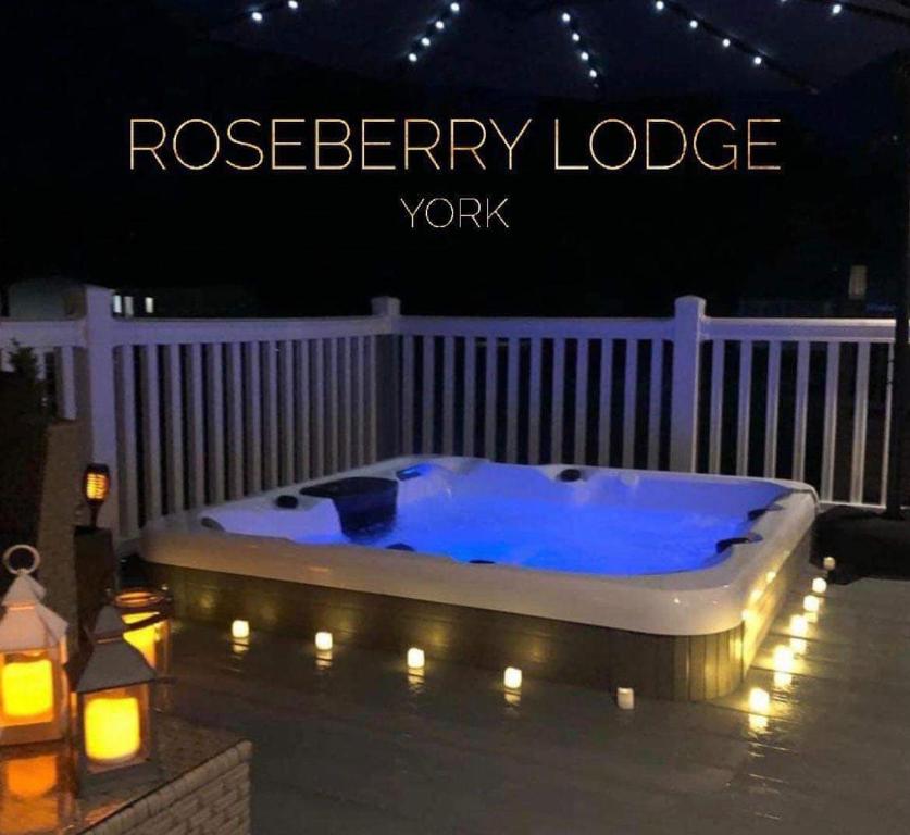 Roseberry Lodge with Hot Tub Image 2