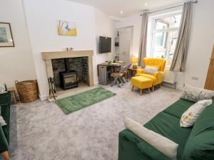 Bunny Rabbit Cottage Image 3