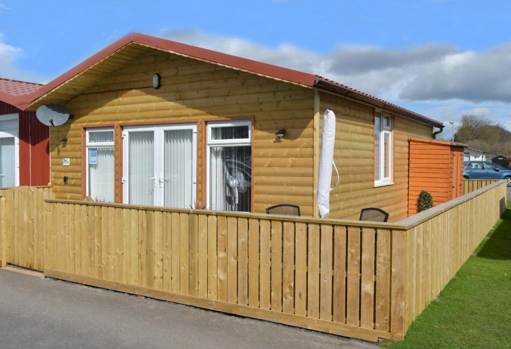 3 Bedroom Chalet South Shore Bridlington Image 2