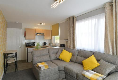 Lovely 2-Bed Chalet in Bridlington Image 1