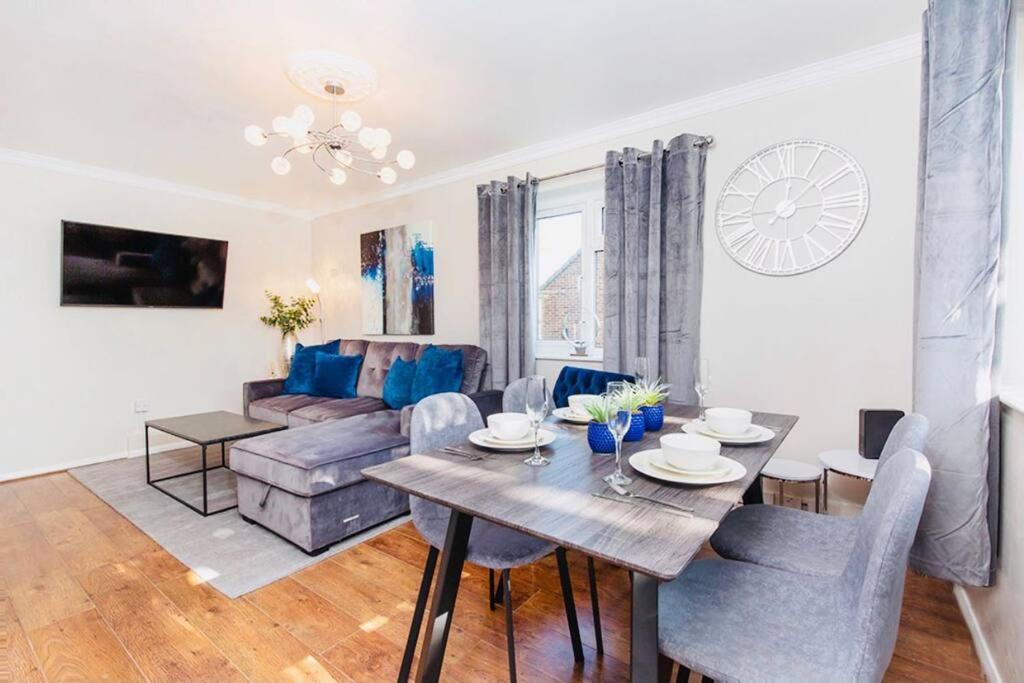 Lovely one bed apartment with free parking Image 1