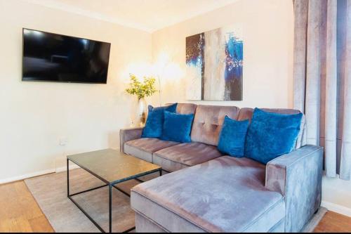 Lovely one bed apartment with free parking Image 3