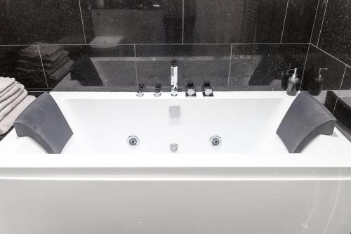 Cosy, Boutique Central Kirkby Lonsdale Apartment Image 2