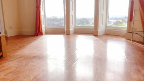Full nature views Whitby dancinglivingroom French flat Image 1