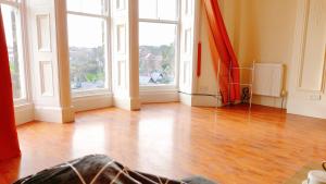 Full nature views Whitby dancinglivingroom French flat Image 3