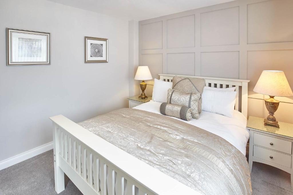 Host & Stay - Sandling Court Image 1