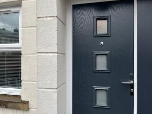 York Centre 2 Bedroom Renovated Flat, 8 Escrick Street Image 2