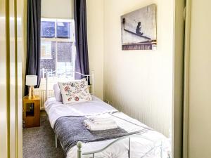 Stay In The Heart Of 'Bishy Road' At The Vines With Free Parking - York Holiday Home Image 2