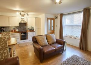 Host & Stay - Rock Pipit Image 5