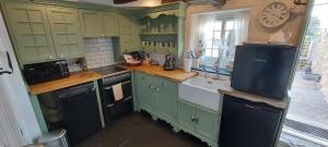 Puzzle Cottage, Quirky and Unique Cottage for 2 Image 3