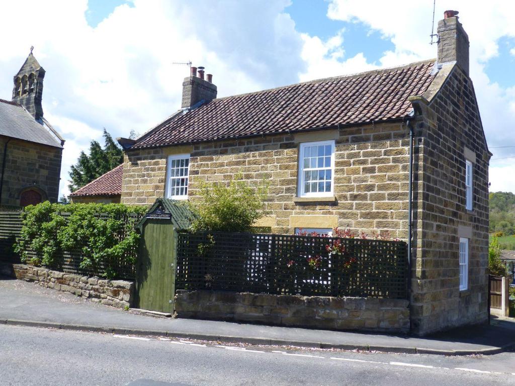 2 Church Cottages Image 1
