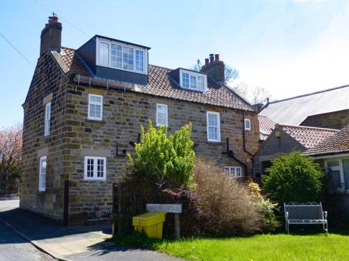 2 Church Cottages Image 3