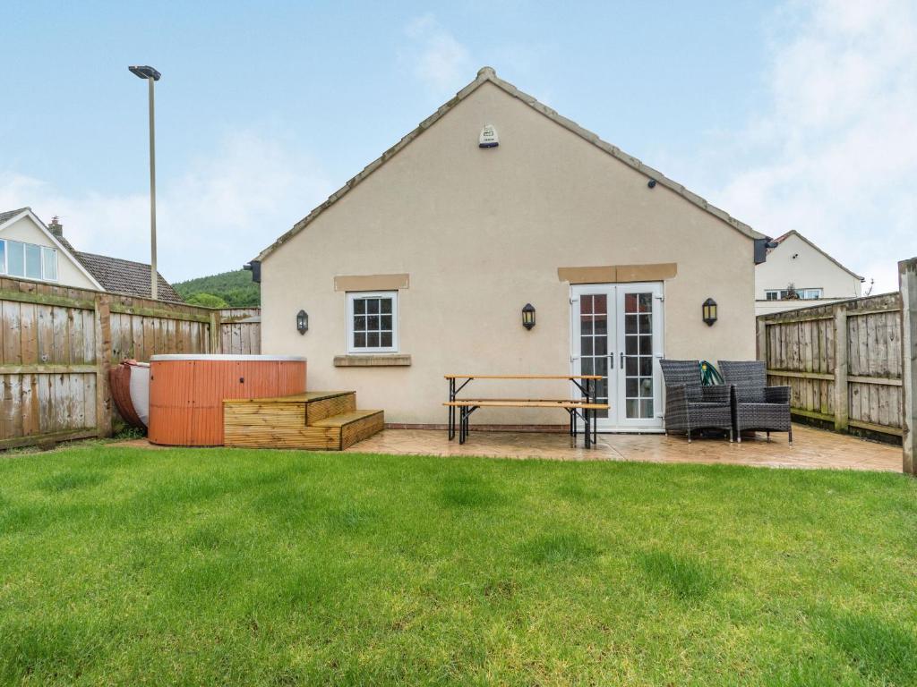 Sutton Cottage Image 1
