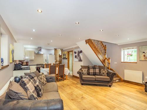 Sutton Cottage Image 3