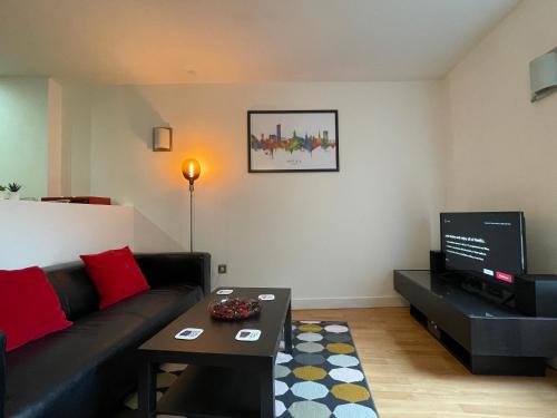 Modern 1-bedroom apartment in city centre Image 3