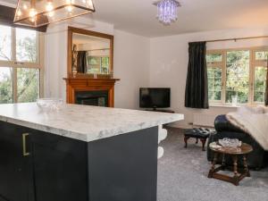 West Wing Apartment Image 2