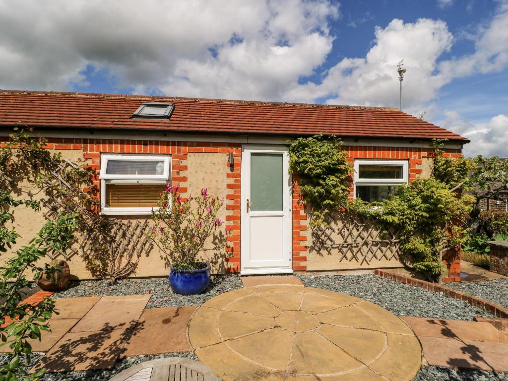 Garden Cottage Image 3