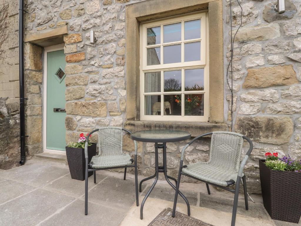 Folly Cottage Image 1