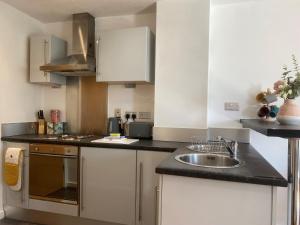 Stylish 1 bedroom apartment Image 2