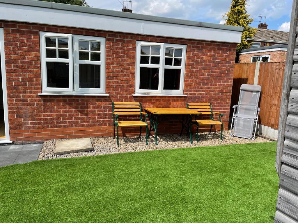 Garden flat near the University of York Image 1