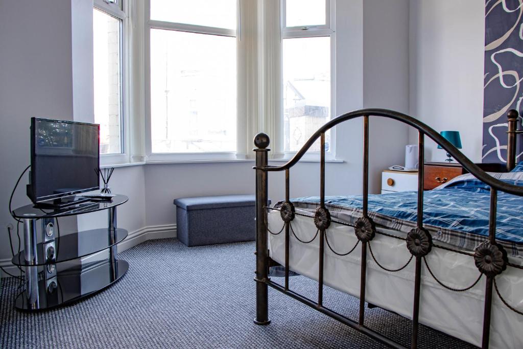 33 Turner street Image 1