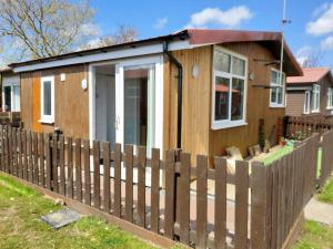 Lena's Place dogs welcome chalet Bridlington Image 2