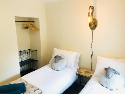 BRAND NEWLY RENOVATED DOG FRIENDLY COTTAGE, INGLETON Image 3