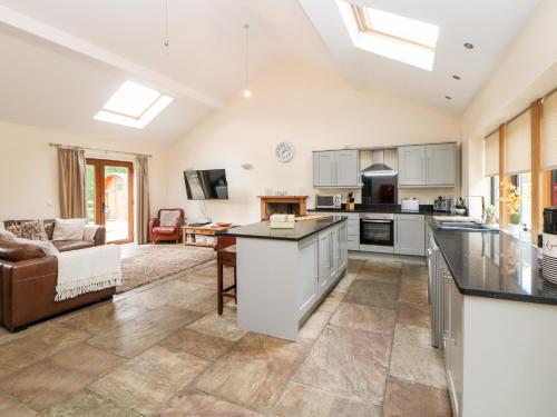 2 Pheasant Lane, Sheffield Image 3