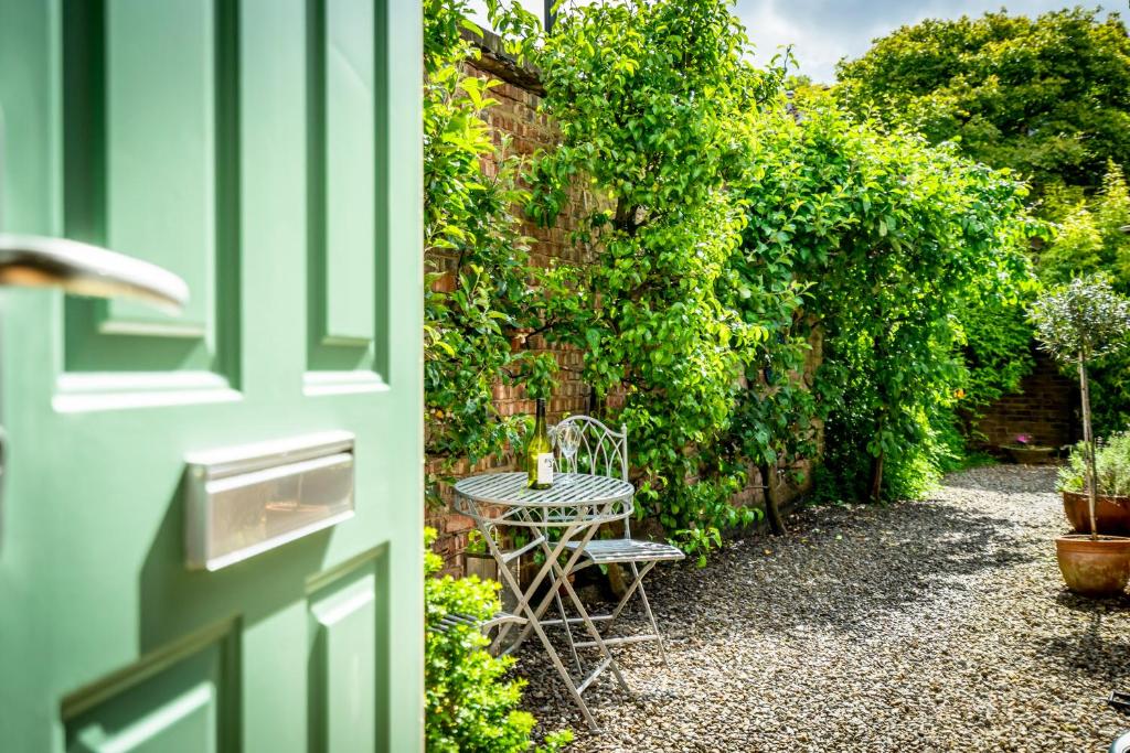 Moatside Gate Image 1