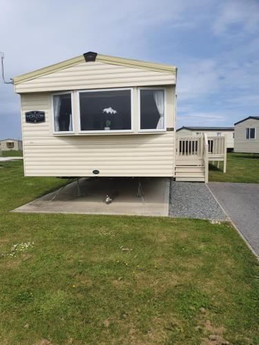 Lp caravans Sand le mere holiday park Image 3