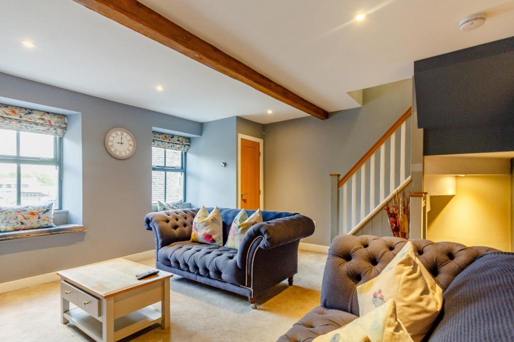 Rotcher Cottage, Holmfirth Image 2