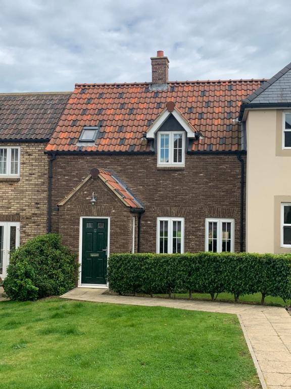 Dream Weaver 2 Bedroomed cottage on The Bay, Filey with on-site gym and swimming pool Image 1
