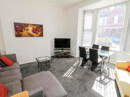 Apartment 2 Image 11