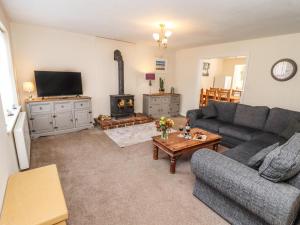 April Cottage Image 2