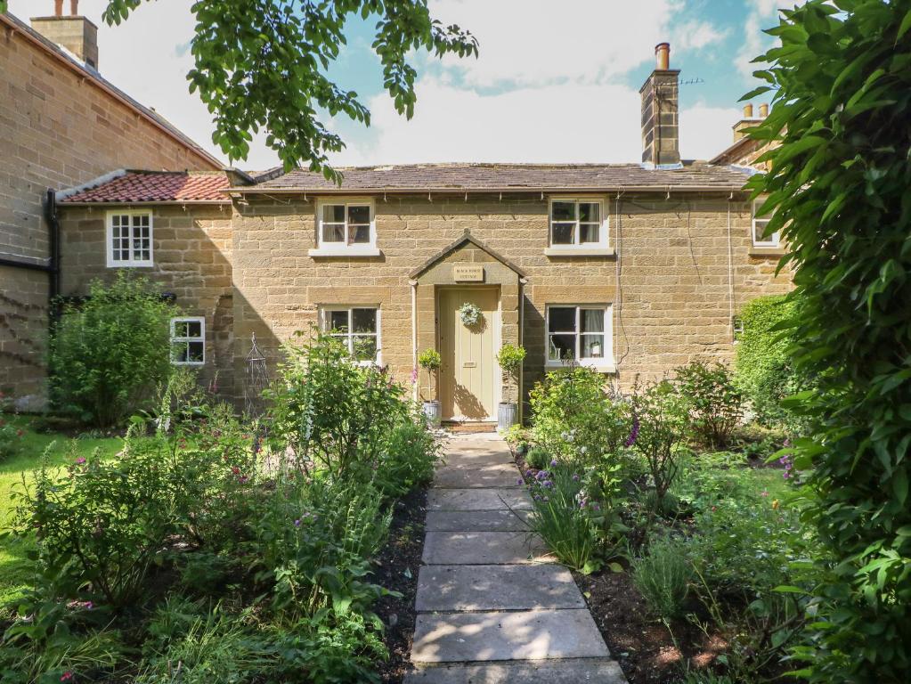 Black Horse Cottage Image 2