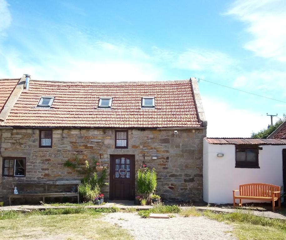 LAVENDER COTTAGE Image 2