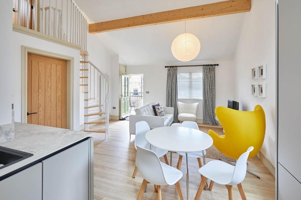 Host & Stay - Sunshine Cottage Image 1